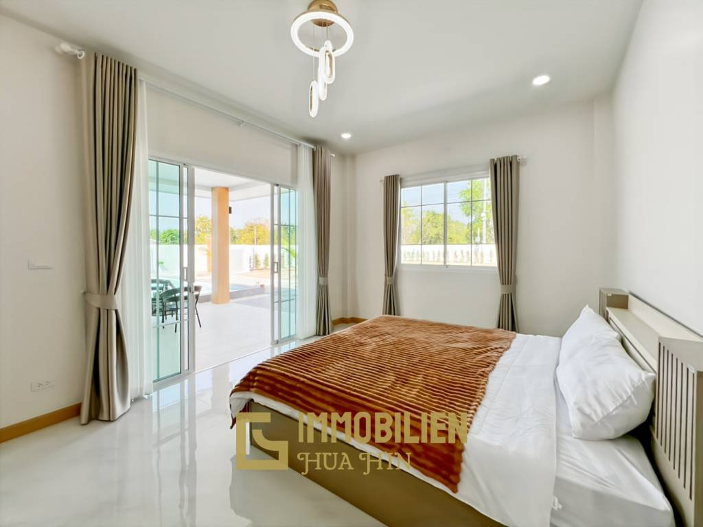 Terrain de 880 m² / entièrement meublé / piscine privée