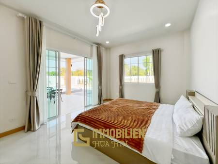 Terrain de 880 m² / entièrement meublé / piscine privée