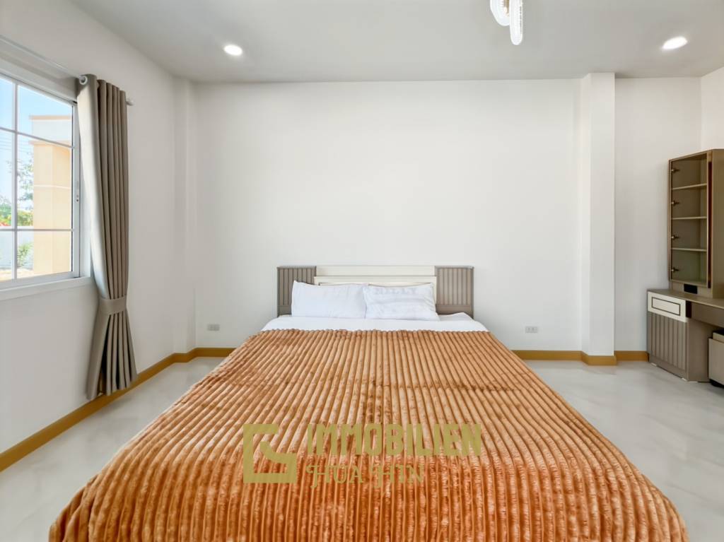 Terrain de 880 m² / entièrement meublé / piscine privée