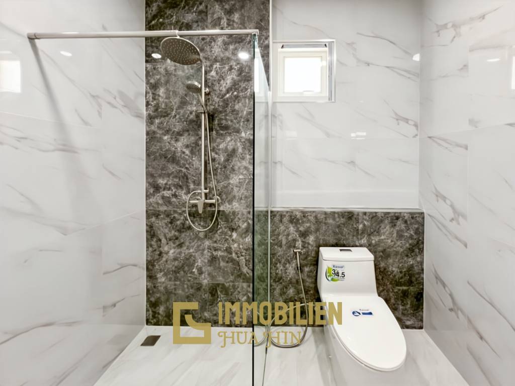 Terrain de 880 m² / entièrement meublé / piscine privée