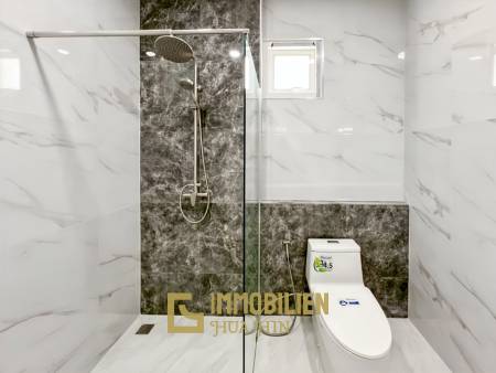 Terrain de 880 m² / entièrement meublé / piscine privée