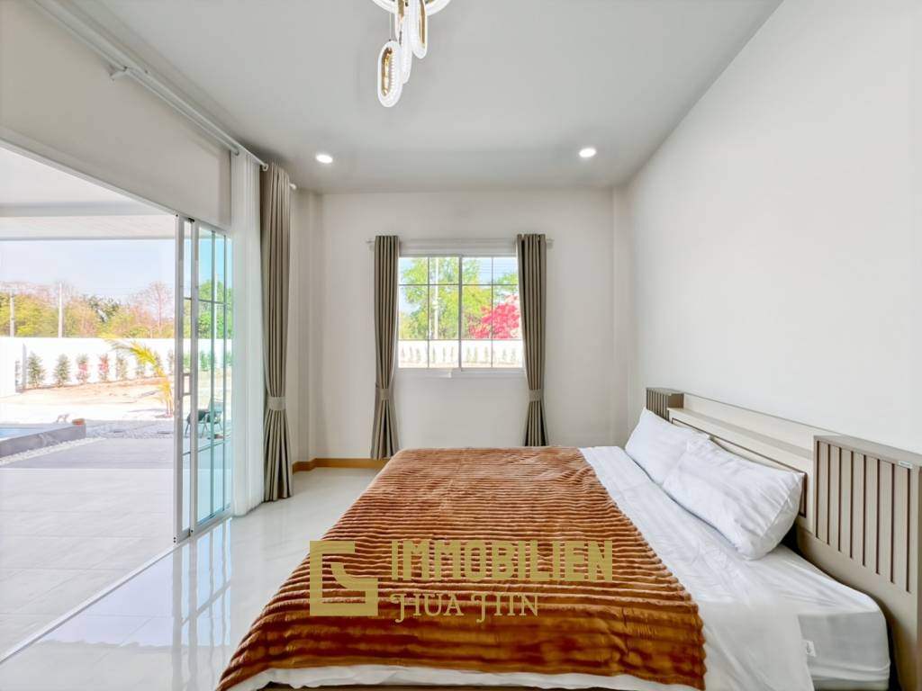 Terrain de 880 m² / entièrement meublé / piscine privée