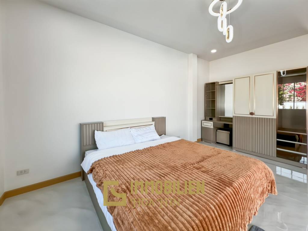 Terrain de 880 m² / entièrement meublé / piscine privée