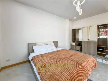 Terrain de 880 m² / entièrement meublé / piscine privée