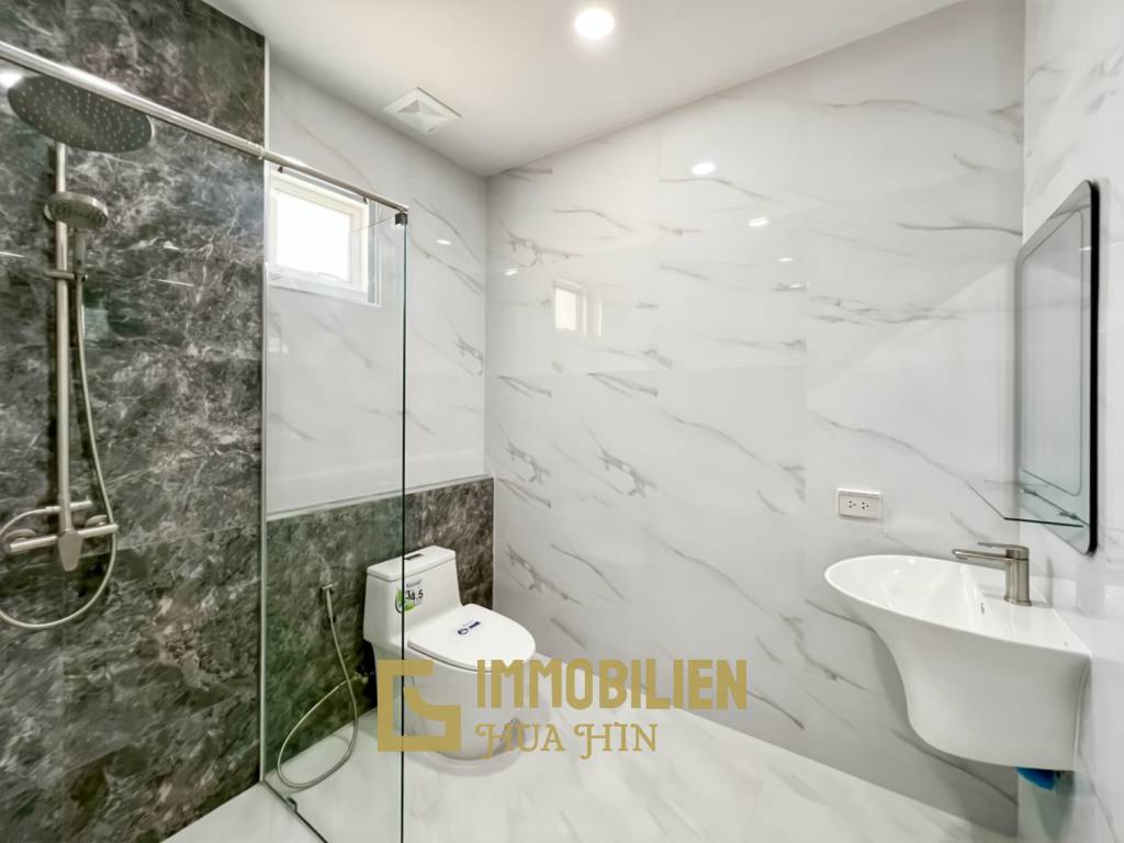 Terrain de 880 m² / entièrement meublé / piscine privée