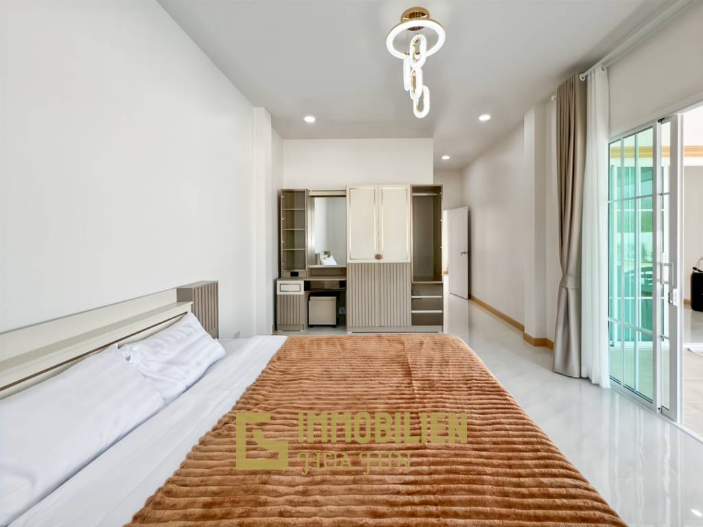 Terrain de 880 m² / entièrement meublé / piscine privée