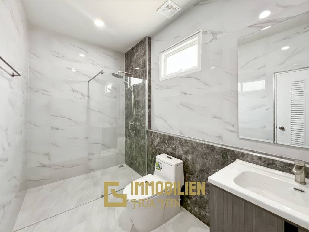 Terrain de 880 m² / entièrement meublé / piscine privée