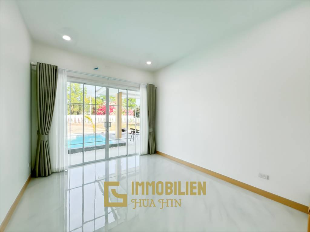 Terrain de 880 m² / entièrement meublé / piscine privée