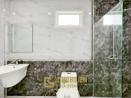 Terrain de 880 m² / entièrement meublé / piscine privée