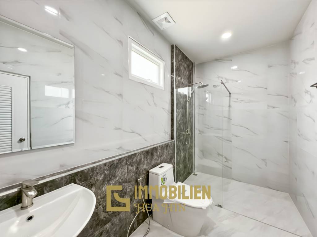 Terrain de 880 m² / entièrement meublé / piscine privée