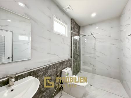 Terrain de 880 m² / entièrement meublé / piscine privée