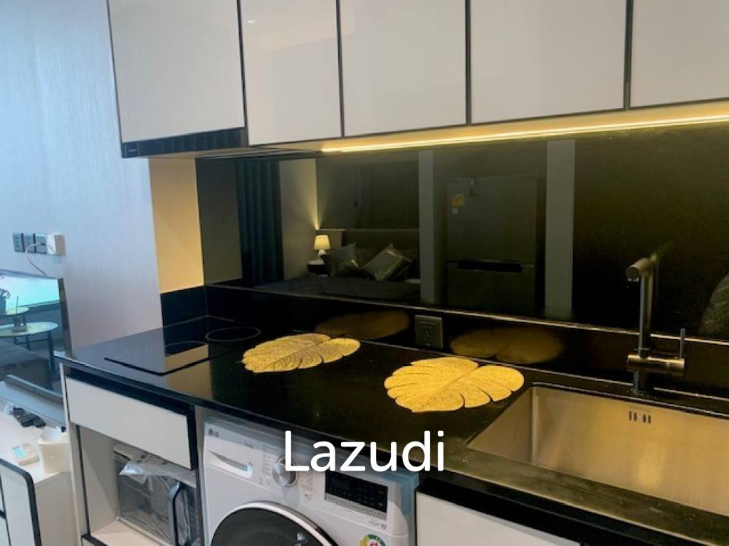 25 sqm High Floor Condo at Chapter Charoennakorn-Riverside Bangkok