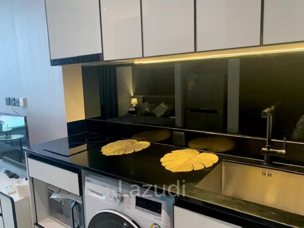 25 sqm High Floor Condo at Chapter Charoennakorn-Riverside Bangkok