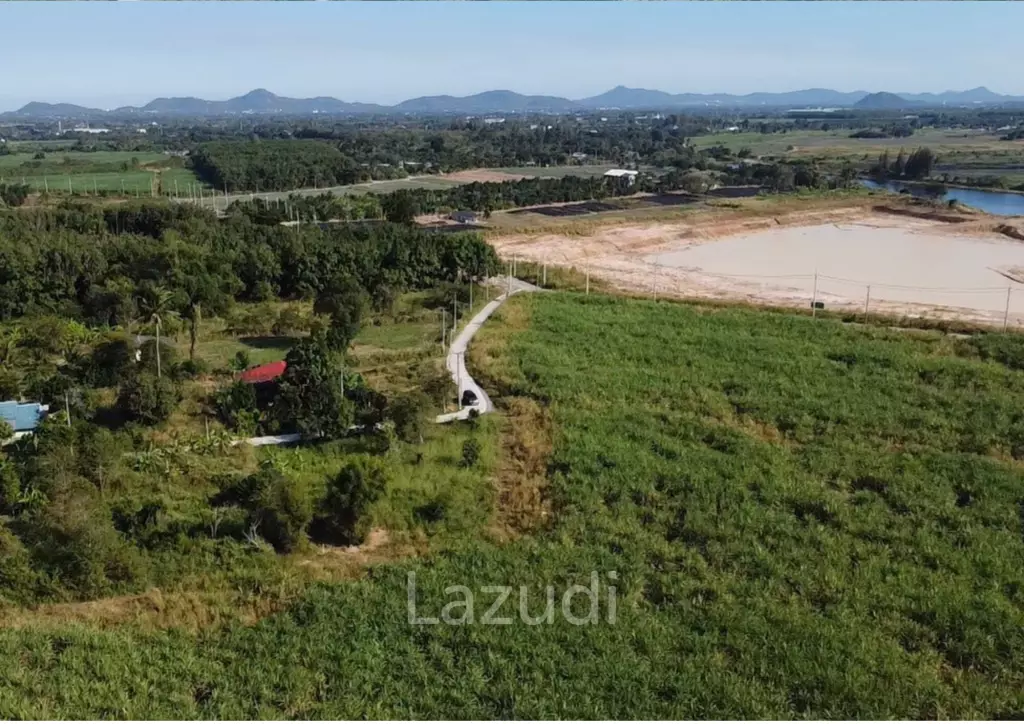 Scenic 0-2-0 Rai or 800 sqm Plot with Panoramic Backdrop in Hin Lek Fai