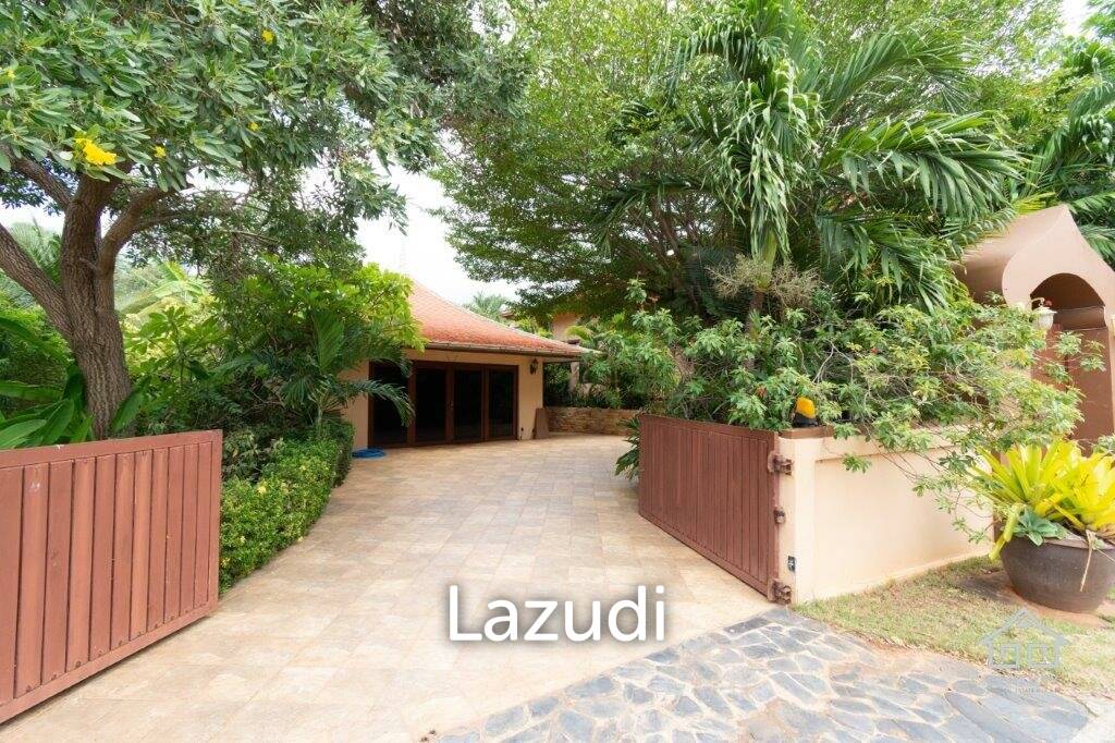 LEELAWADEE: Beautiful 5 Bed Bali Estate with Amazing Floating Sala in Lake