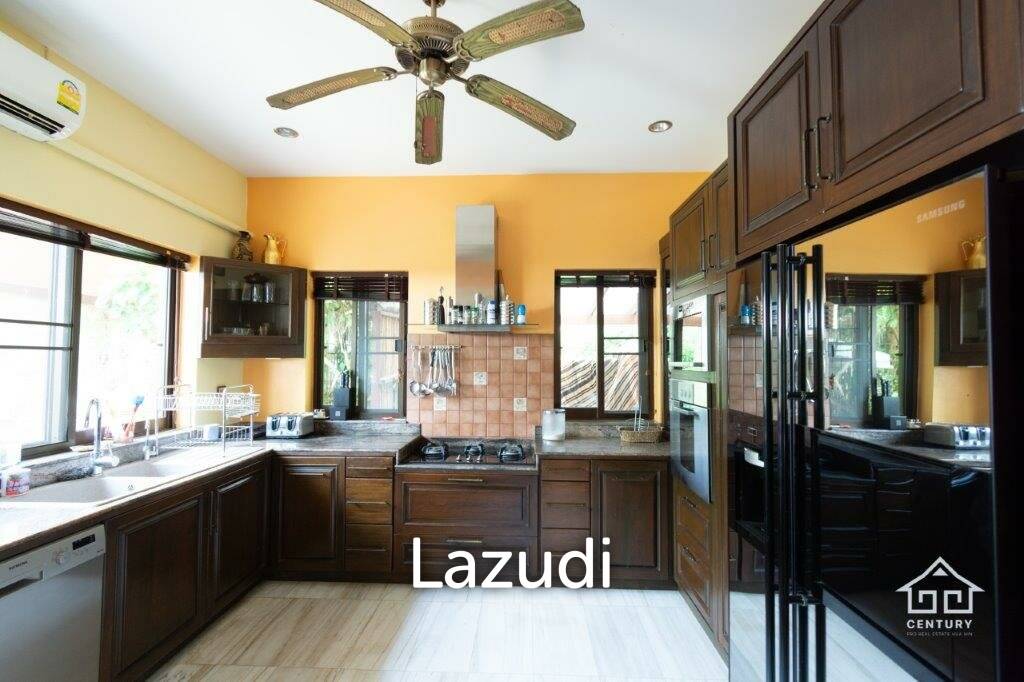 LEELAWADEE: Beautiful 5 Bed Bali Estate with Amazing Floating Sala in Lake