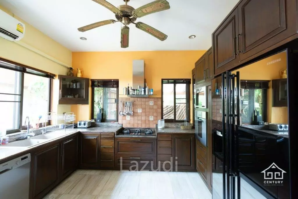 LEELAWADEE: Beautiful 5 Bed Bali Estate with Amazing Floating Sala in Lake