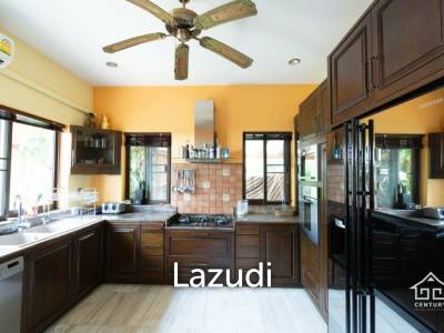 LEELAWADEE: Beautiful 5 Bed Bali Estate with Amazing Floating Sala in Lake