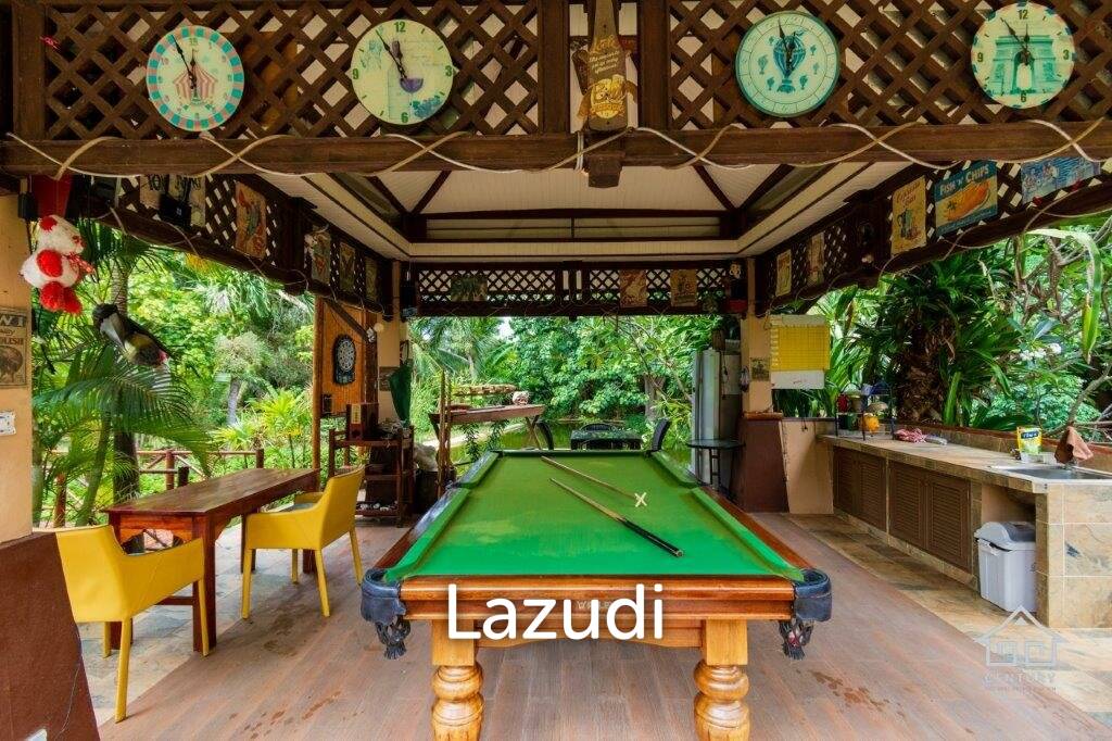 LEELAWADEE: Beautiful 5 Bed Bali Estate with Amazing Floating Sala in Lake