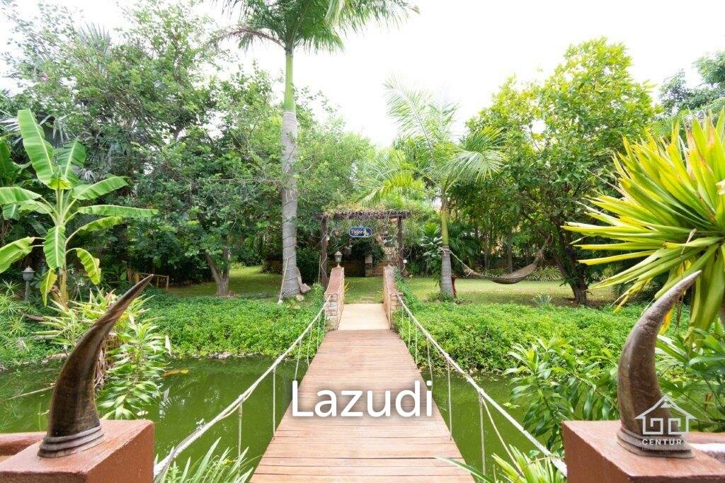 LEELAWADEE: Beautiful 5 Bed Bali Estate with Amazing Floating Sala in Lake