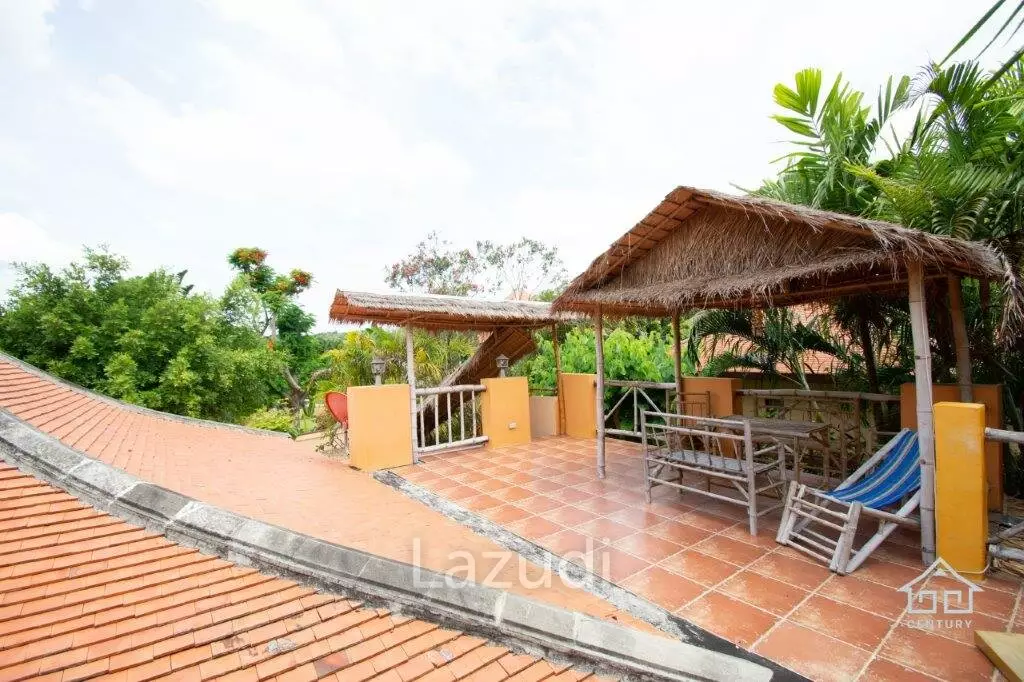 LEELAWADEE: Beautiful 5 Bed Bali Estate with Amazing Floating Sala in Lake