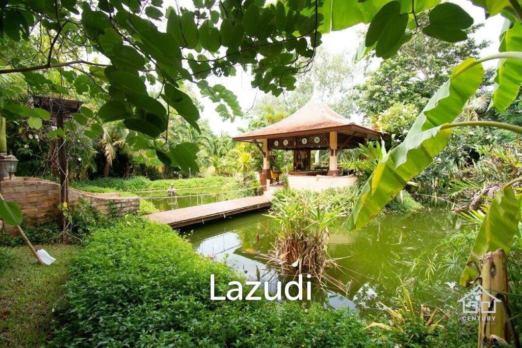 LEELAWADEE: Beautiful 5 Bed Bali Estate with Amazing Floating Sala in Lake