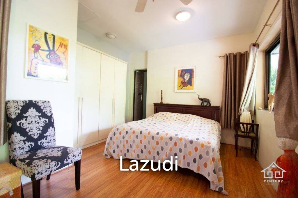 LEELAWADEE: Beautiful 5 Bed Bali Estate with Amazing Floating Sala in Lake