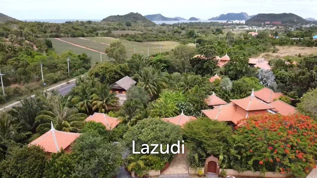 LEELAWADEE: Beautiful 5 Bed Bali Estate with Amazing Floating Sala in Lake