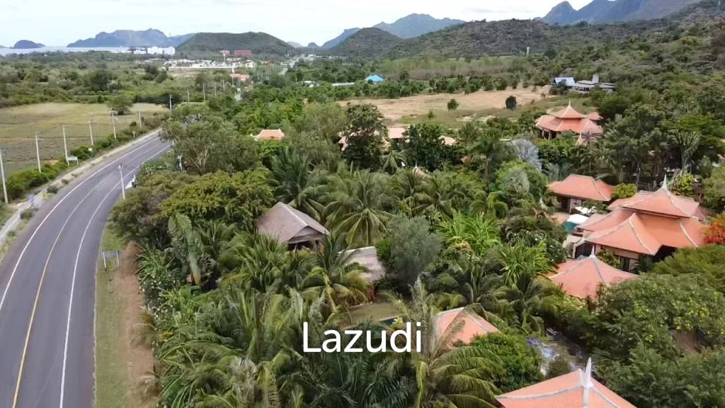 LEELAWADEE: Beautiful 5 Bed Bali Estate with Amazing Floating Sala in Lake