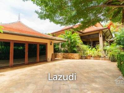 LEELAWADEE: Beautiful 5 Bed Bali Estate with Amazing Floating Sala in Lake