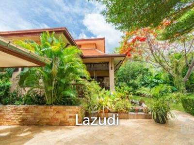 LEELAWADEE: Beautiful 5 Bed Bali Estate with Amazing Floating Sala in Lake