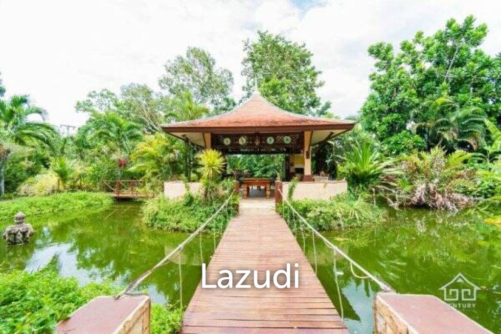 LEELAWADEE: Beautiful 5 Bed Bali Estate with Amazing Floating Sala in Lake
