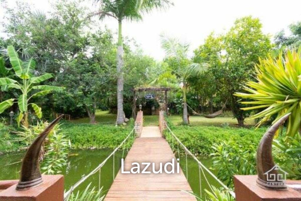 LEELAWADEE: Beautiful 5 Bed Bali Estate with Amazing Floating Sala in Lake