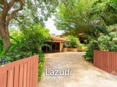 LEELAWADEE: Beautiful 5 Bed Bali Estate with Amazing Floating Sala in Lake