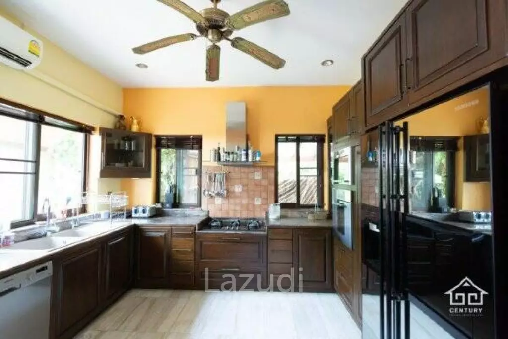 LEELAWADEE: Beautiful 5 Bed Bali Estate with Amazing Floating Sala in Lake