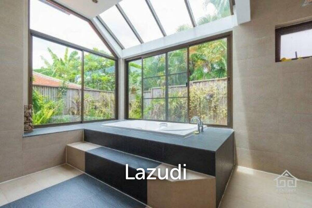 LEELAWADEE: Beautiful 5 Bed Bali Estate with Amazing Floating Sala in Lake