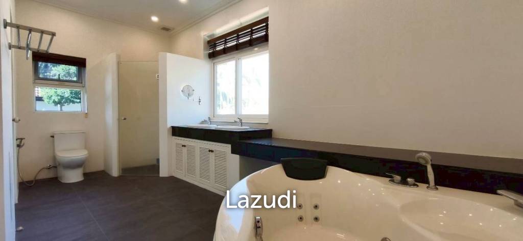 Grand 5-Bedroom Private Oasis Near Mabprachan Lake