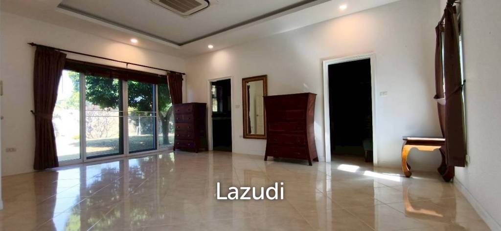 Grand 5-Bedroom Private Oasis Near Mabprachan Lake