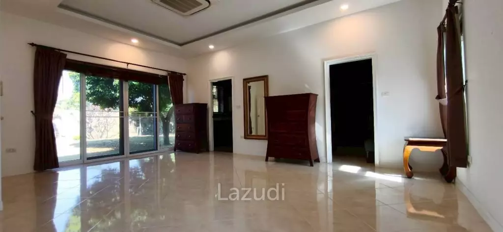 Grand 5-Bedroom Private Oasis Near Mabprachan Lake