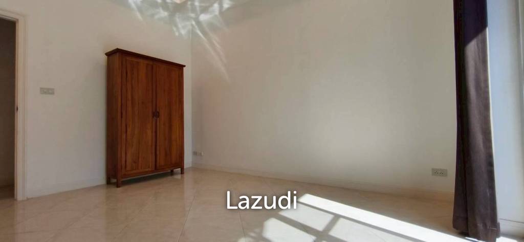 Grand 5-Bedroom Private Oasis Near Mabprachan Lake