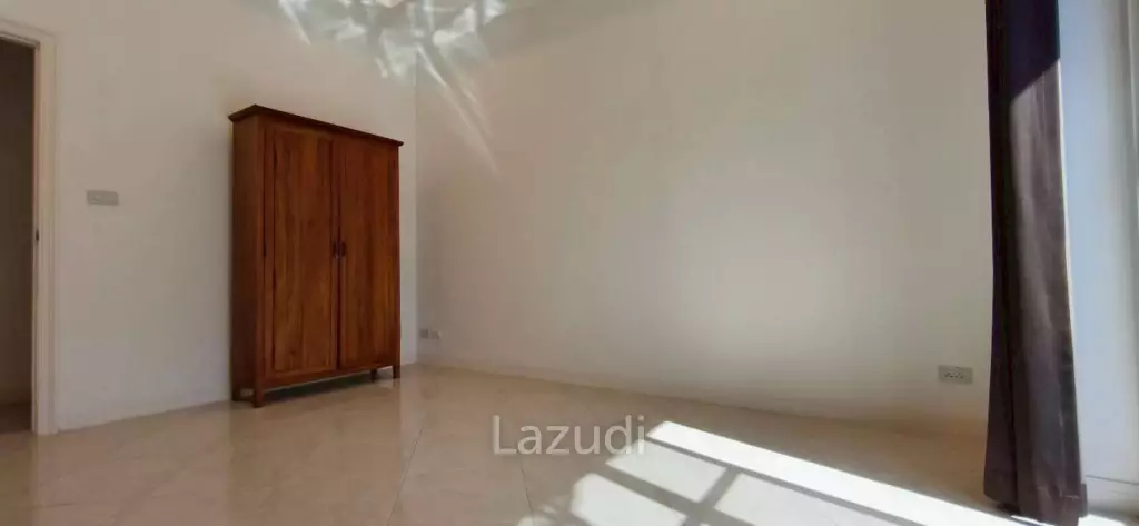 Grand 5-Bedroom Private Oasis Near Mabprachan Lake