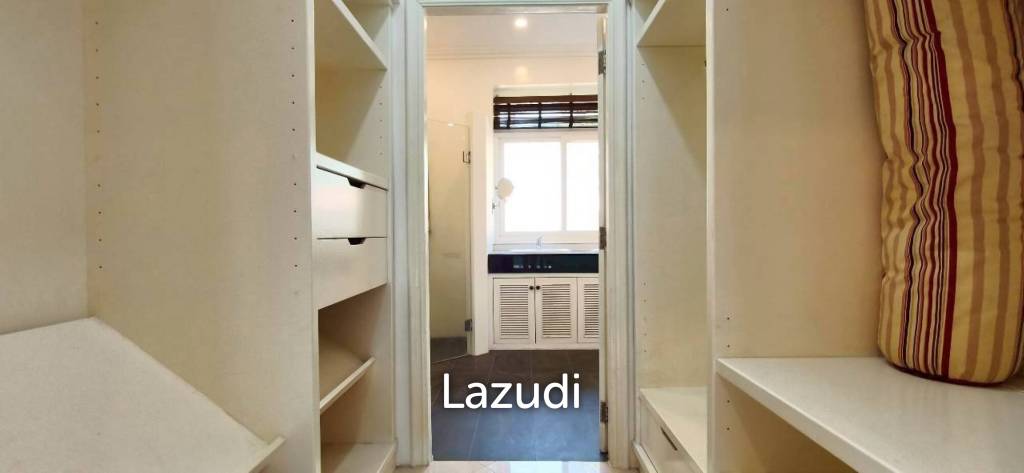 Grand 5-Bedroom Private Oasis Near Mabprachan Lake