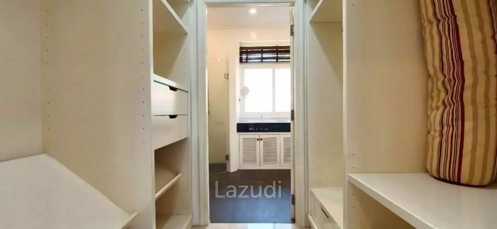Grand 5-Bedroom Private Oasis Near Mabprachan Lake