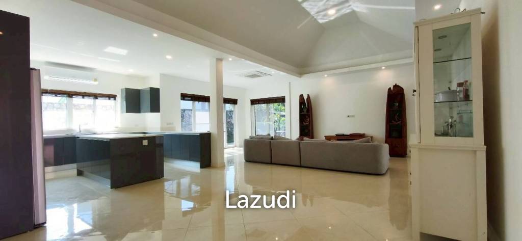 Grand 5-Bedroom Private Oasis Near Mabprachan Lake
