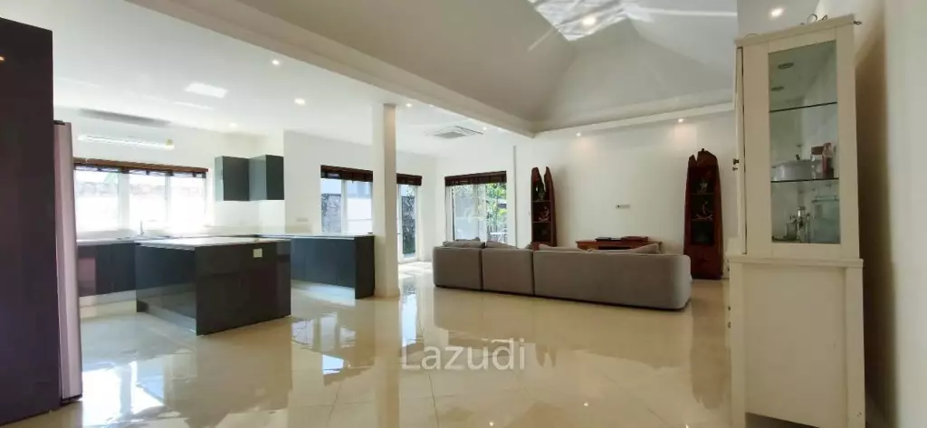 Grand 5-Bedroom Private Oasis Near Mabprachan Lake