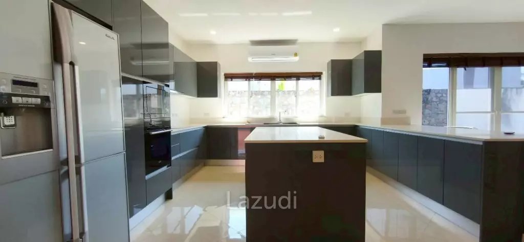 Grand 5-Bedroom Private Oasis Near Mabprachan Lake