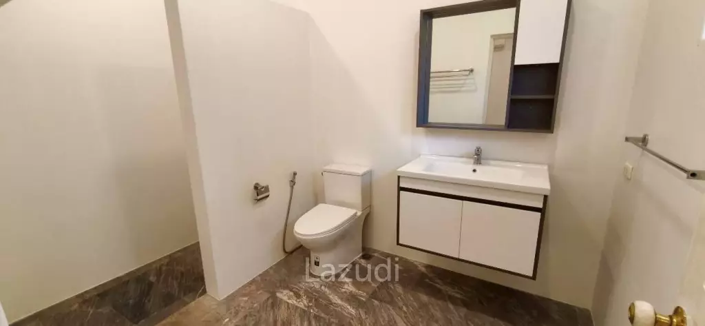 Grand 5-Bedroom Private Oasis Near Mabprachan Lake