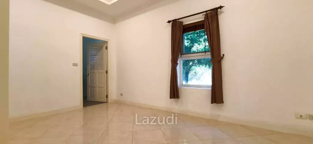 Grand 5-Bedroom Private Oasis Near Mabprachan Lake