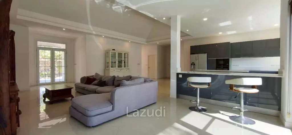 Grand 5-Bedroom Private Oasis Near Mabprachan Lake