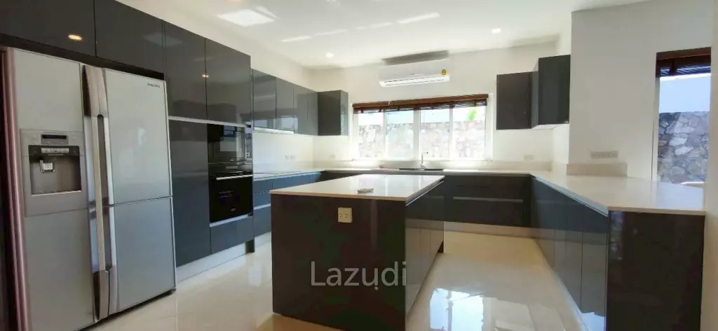 Grand 5-Bedroom Private Oasis Near Mabprachan Lake